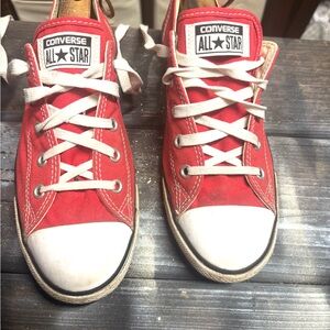 Red Converse with a vintage vibe streetwear womans 9 good condition